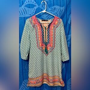 Relaxed Graphic Tunic with 3/4 Sleeves in Blue and Red